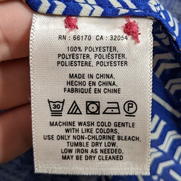 ✨3/$15  Anthro HD in Paris blue white abstract chevron blouse 2 - Picture 8 of 8